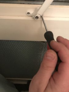 Fixing/replacing window lock 